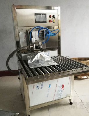 Máquina de enchimento de BIB não asséptica personalizada SUS304/316 para sacos de 1-25L em embalagem de enchimento de óleo / suco / molho com PLC