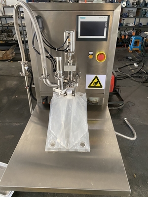 Máquina de enchimento de BIB não asséptica personalizada SUS304/316 para sacos de 1-25L em embalagem de enchimento de óleo / suco / molho com PLC